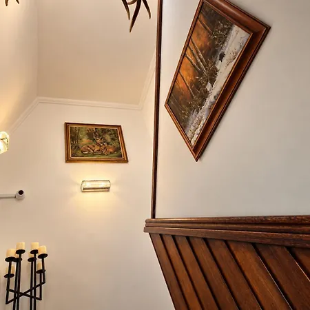 Hubert Galeri Bed & Breakfast