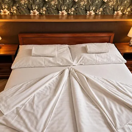 Hubert Galeri 3* Komárno